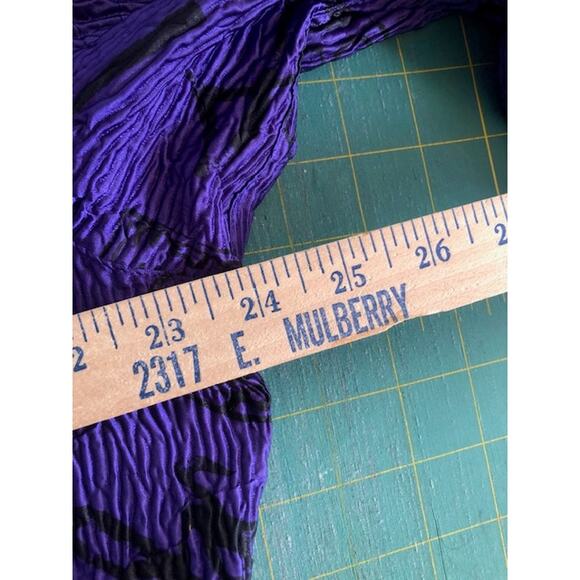 Chico's sz 3 (XL) Women's Purple Black Crinkle Long Sleeved Button Top - Picture 5 of 6